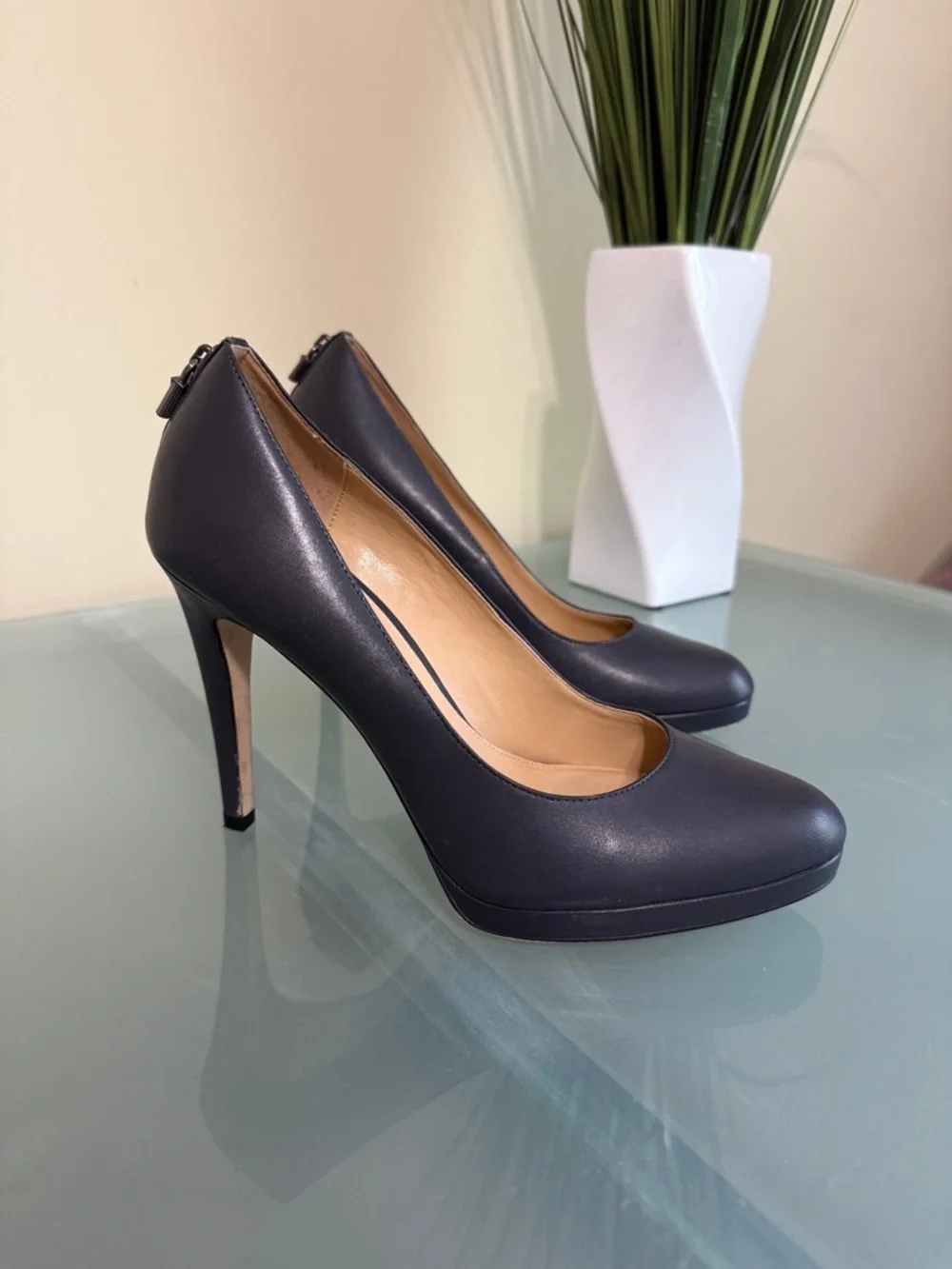 Like NEW MICHAEL Michael Kors Black Leather Stiletto Designer Pumps Size 10